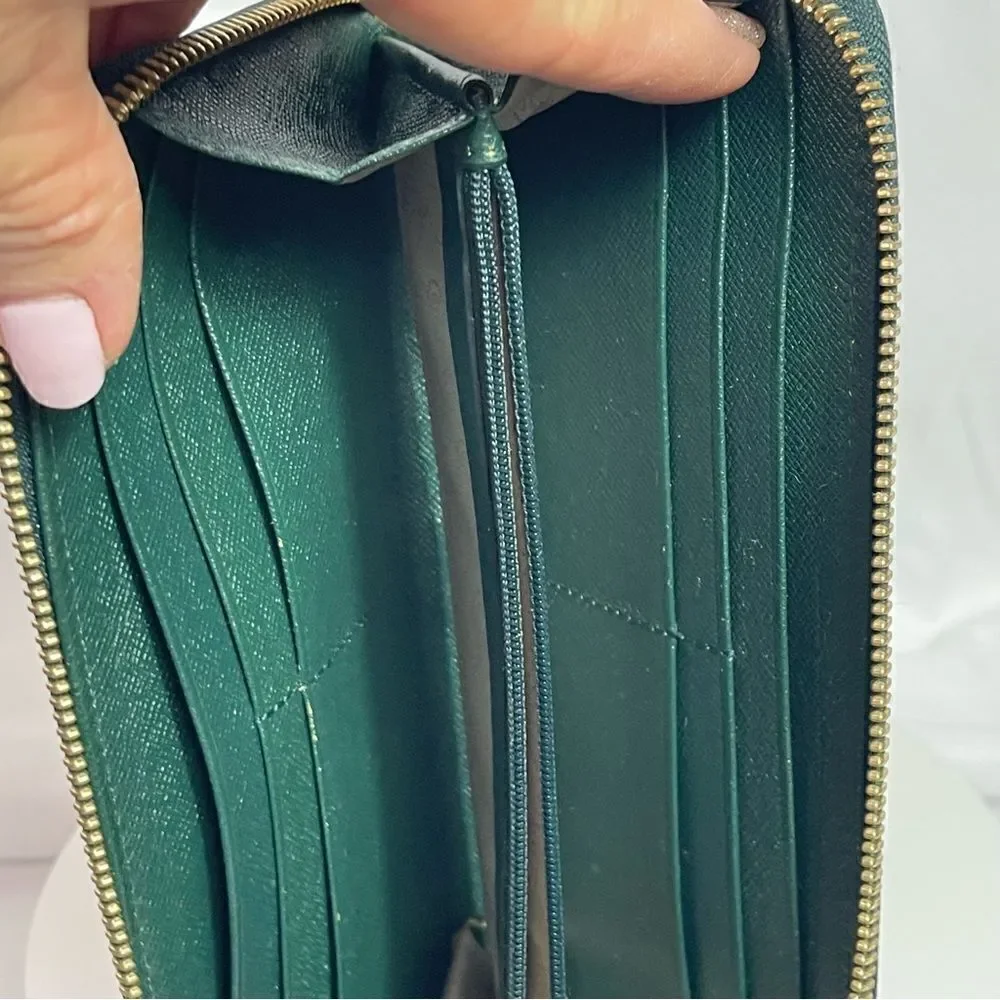 Micheal Kors Green Jet Set Patten Leather Zipper Wallet Excellent Condition